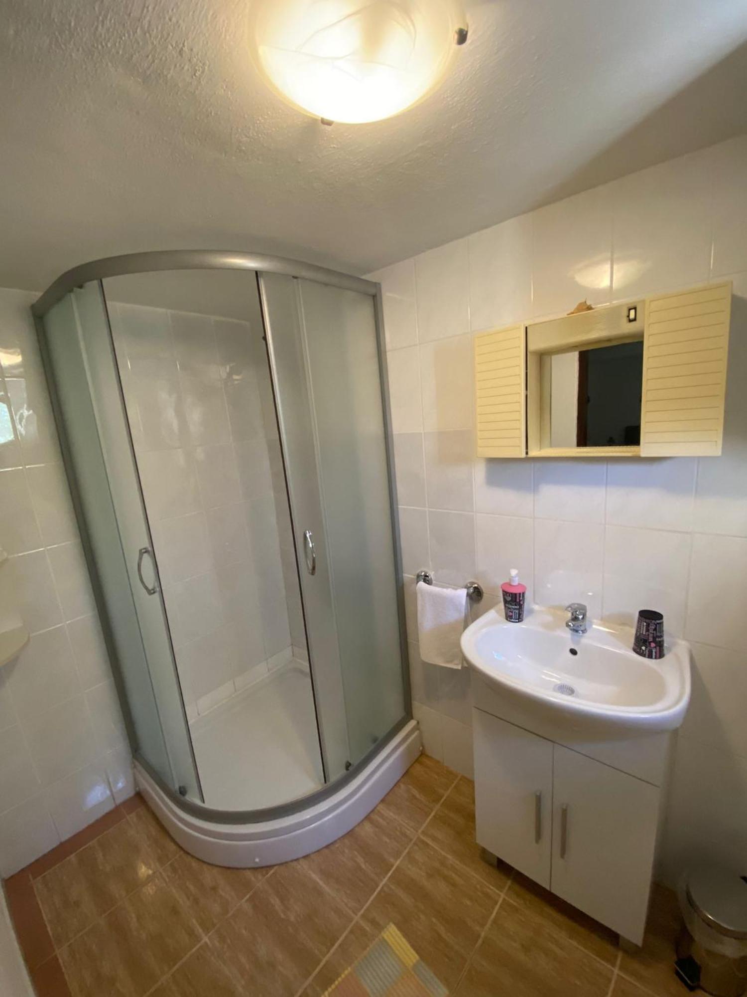 Apartmani Anka Gornji Karin Eksteriør bilde